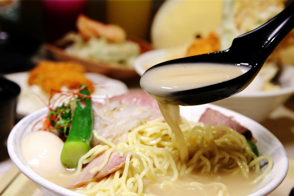 定食8變了!明亮寬敞的空間、每季更新豐盛繽紛的定食,免費湯飯 定食8變了!明亮寬敞的空間、每季更新豐盛繽紛的定食,免費湯飯