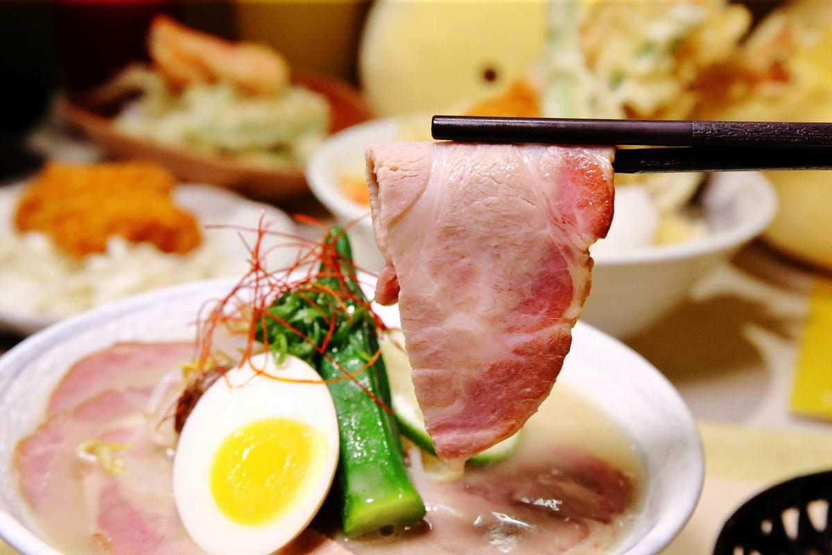 定食8變了!明亮寬敞的空間、每季更新豐盛繽紛的定食,免費湯飯 定食8變了!明亮寬敞的空間、每季更新豐盛繽紛的定食,免費湯飯