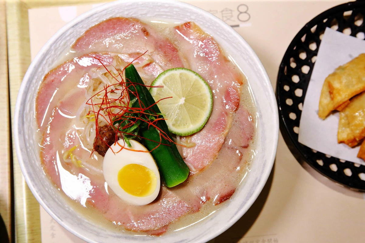 定食8變了!明亮寬敞的空間、每季更新豐盛繽紛的定食,免費湯飯 定食8變了!明亮寬敞的空間、每季更新豐盛繽紛的定食,免費湯飯