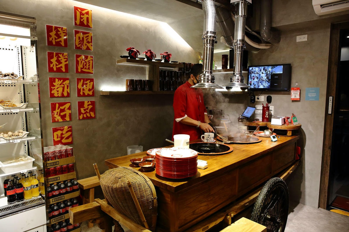 聚面。延吉街新開幕的10元串串香!來自四川最傳統的川味面食與