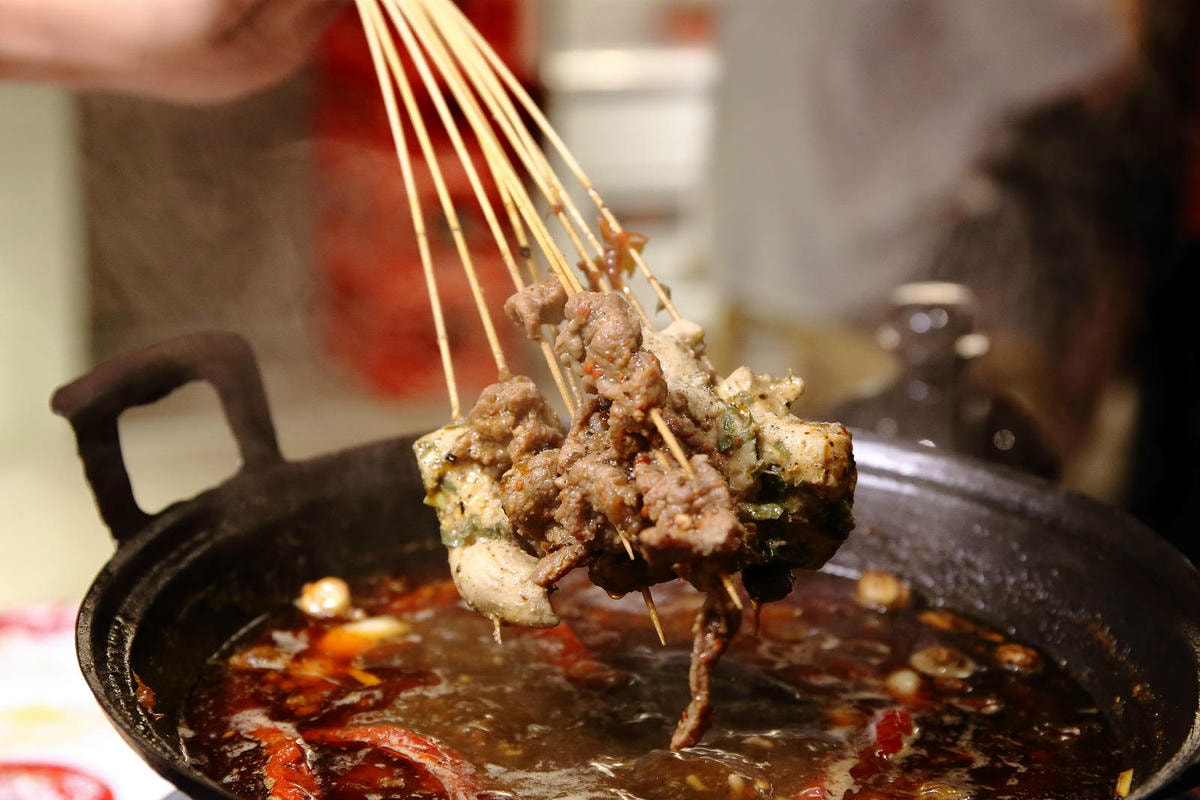 聚面。延吉街新開幕的10元串串香!來自四川最傳統的川味面食與