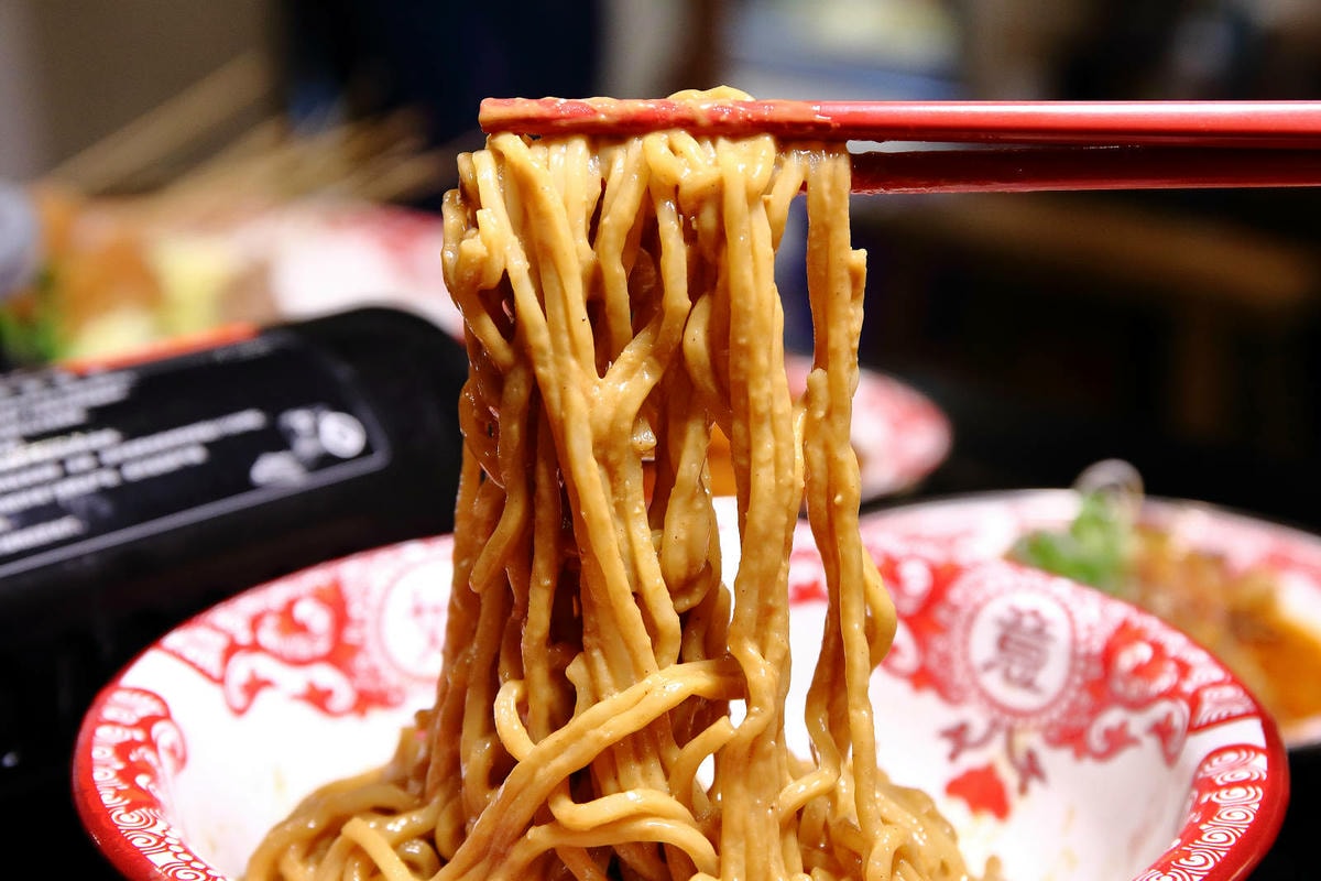 聚面。延吉街新開幕的10元串串香!來自四川最傳統的川味面食與