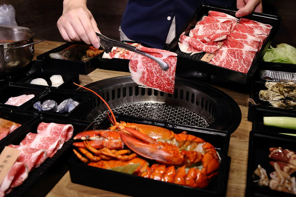 西門町燒肉吃到飽推薦！赤富士日式無煙燒肉鍋物西門店，和牛吃到