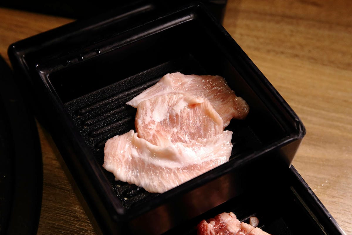 西門町燒肉吃到飽推薦！赤富士日式無煙燒肉鍋物西門店，和牛吃到