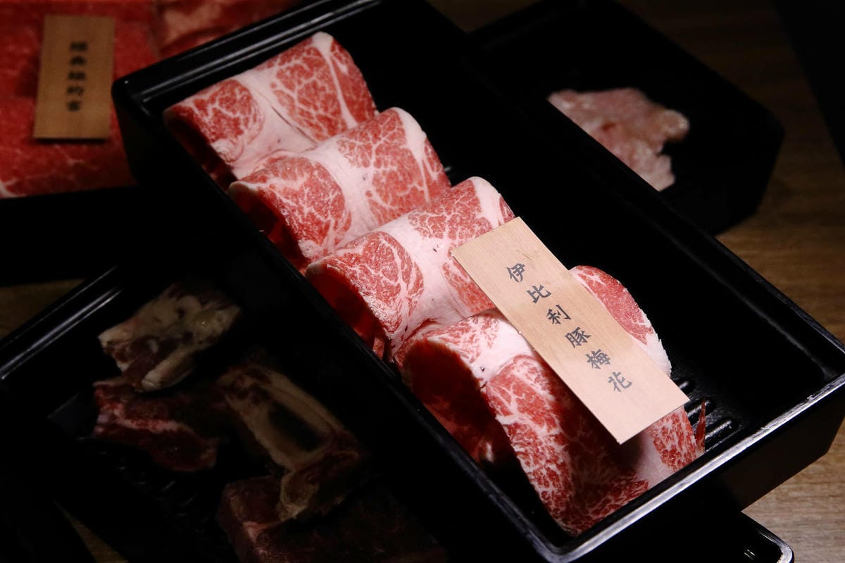西門町燒肉吃到飽推薦！赤富士日式無煙燒肉鍋物西門店，和牛吃到