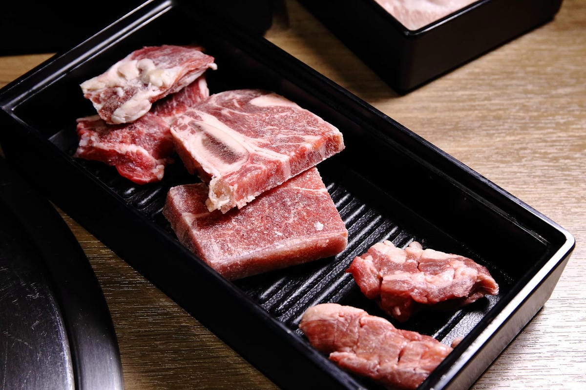 西門町燒肉吃到飽推薦！赤富士日式無煙燒肉鍋物西門店，和牛吃到