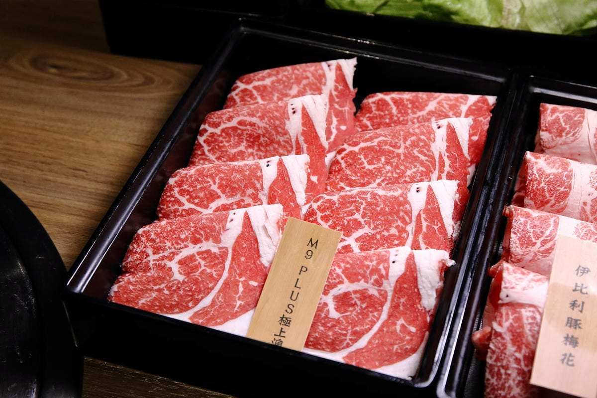 西門町燒肉吃到飽推薦！赤富士日式無煙燒肉鍋物西門店，和牛吃到