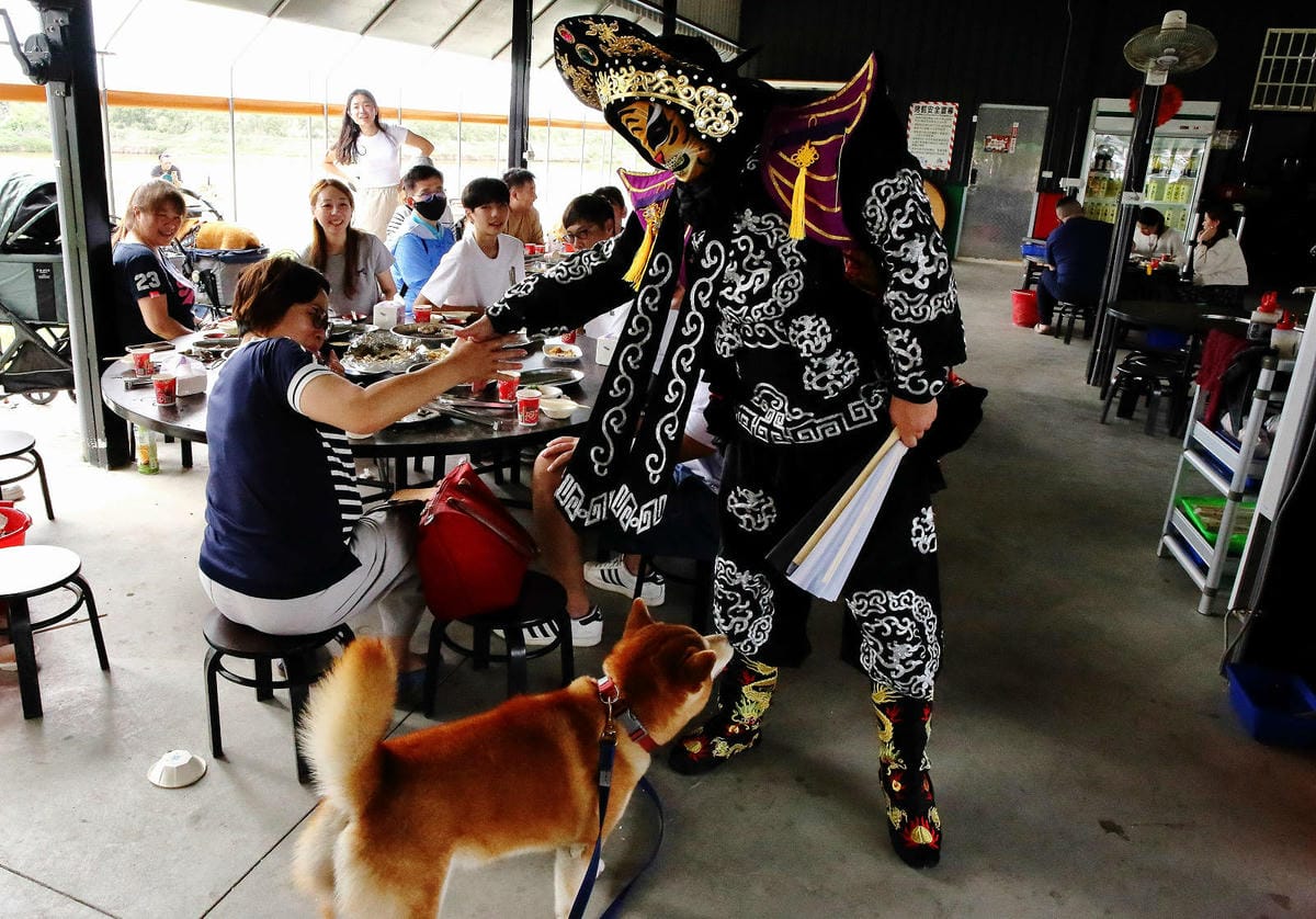 嘉義烤蚵吃到飽推薦!東石蚵王烤鮮蚵吃到飽,每人只要200元, 嘉義烤蚵吃到飽推薦!東石蚵王烤鮮蚵吃到飽,每人只要200元,