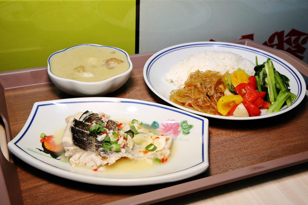 新莊超好吃海南雞飯推薦！好吃雞海南雞飯，雞肉鮮嫩多汁、金黃米