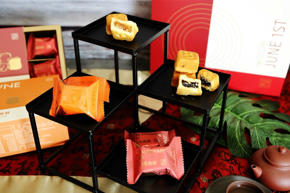 六月初一熱銷的伴手禮-鳳梨酥，精緻小巧的一口酥，令人愛不釋口