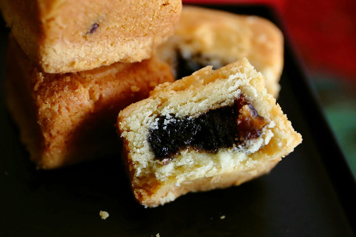 六月初一熱銷的伴手禮-鳳梨酥，精緻小巧的一口酥，令人愛不釋口