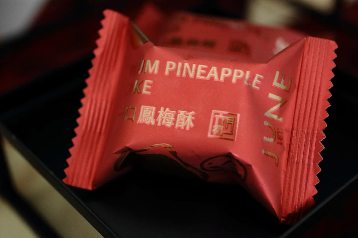 六月初一熱銷的伴手禮-鳳梨酥，精緻小巧的一口酥，令人愛不釋口