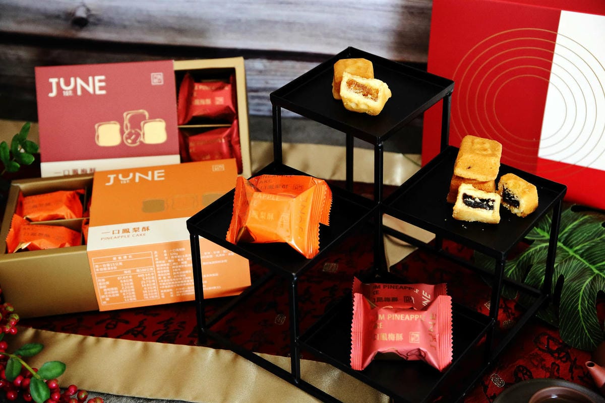 六月初一熱銷的伴手禮-鳳梨酥，精緻小巧的一口酥，令人愛不釋口