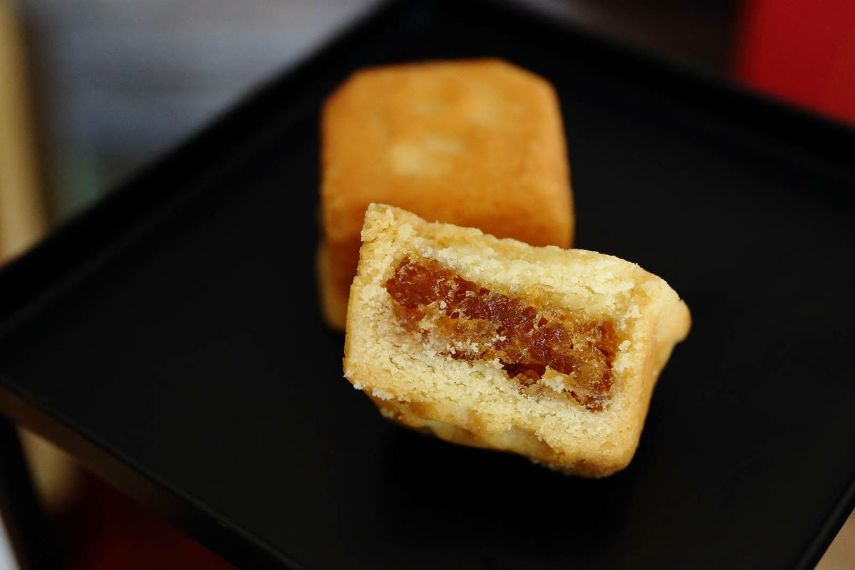 六月初一熱銷的伴手禮-鳳梨酥，精緻小巧的一口酥，令人愛不釋口