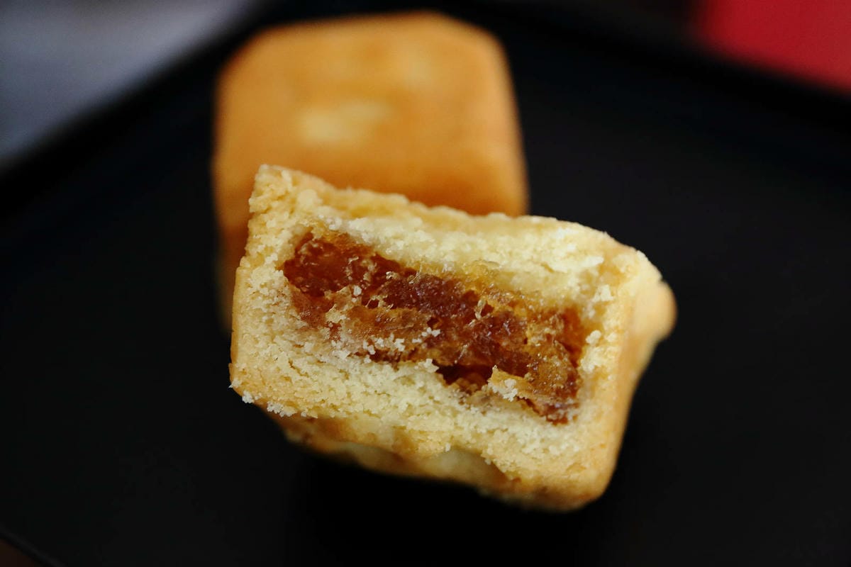 六月初一熱銷的伴手禮-鳳梨酥，精緻小巧的一口酥，令人愛不釋口