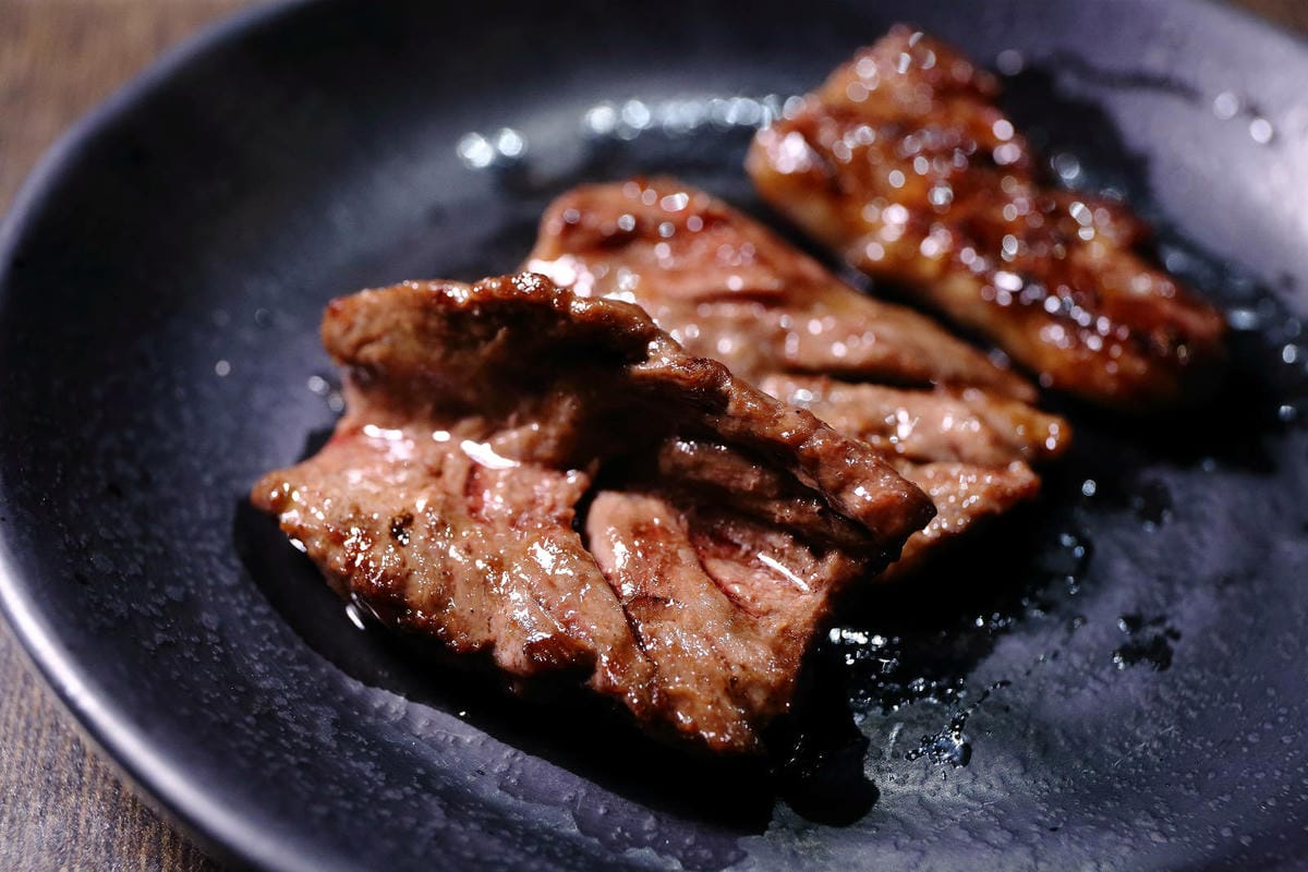 桃園中壢燒肉推薦，潮肉炭火燒肉中壢新生店，CP值超高的和牛吃