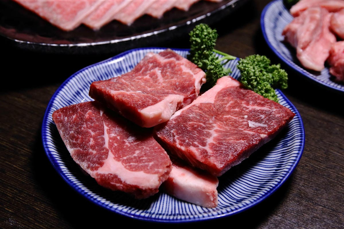桃園中壢燒肉推薦，潮肉炭火燒肉中壢新生店，CP值超高的和牛吃