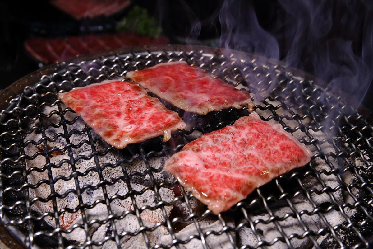 桃園中壢燒肉推薦，潮肉炭火燒肉中壢新生店，CP值超高的和牛吃