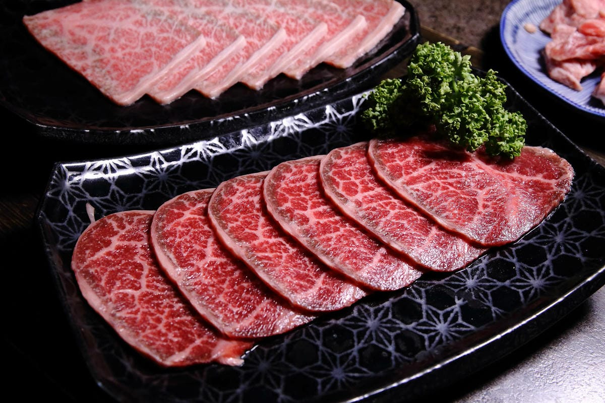 桃園中壢燒肉推薦，潮肉炭火燒肉中壢新生店，CP值超高的和牛吃