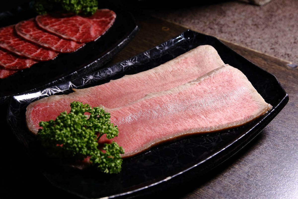 桃園中壢燒肉推薦，潮肉炭火燒肉中壢新生店，CP值超高的和牛吃