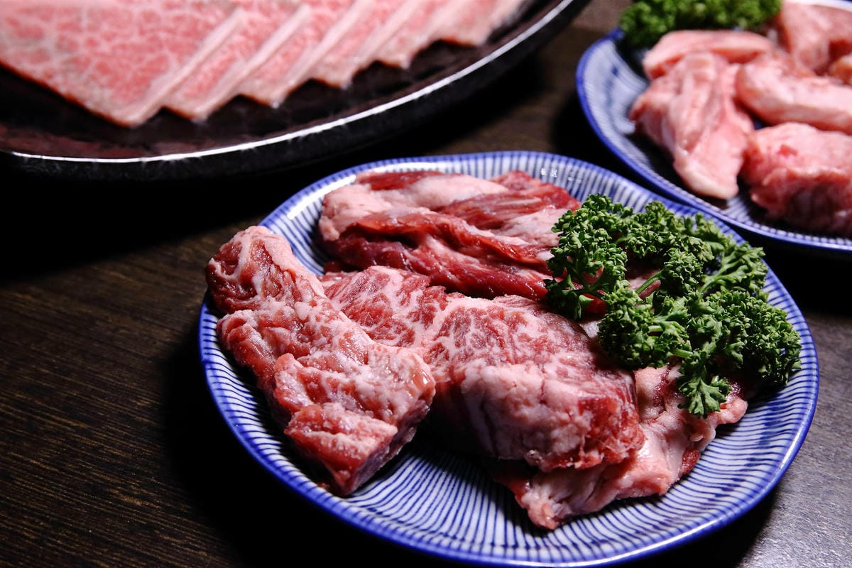 桃園中壢燒肉推薦，潮肉炭火燒肉中壢新生店，CP值超高的和牛吃