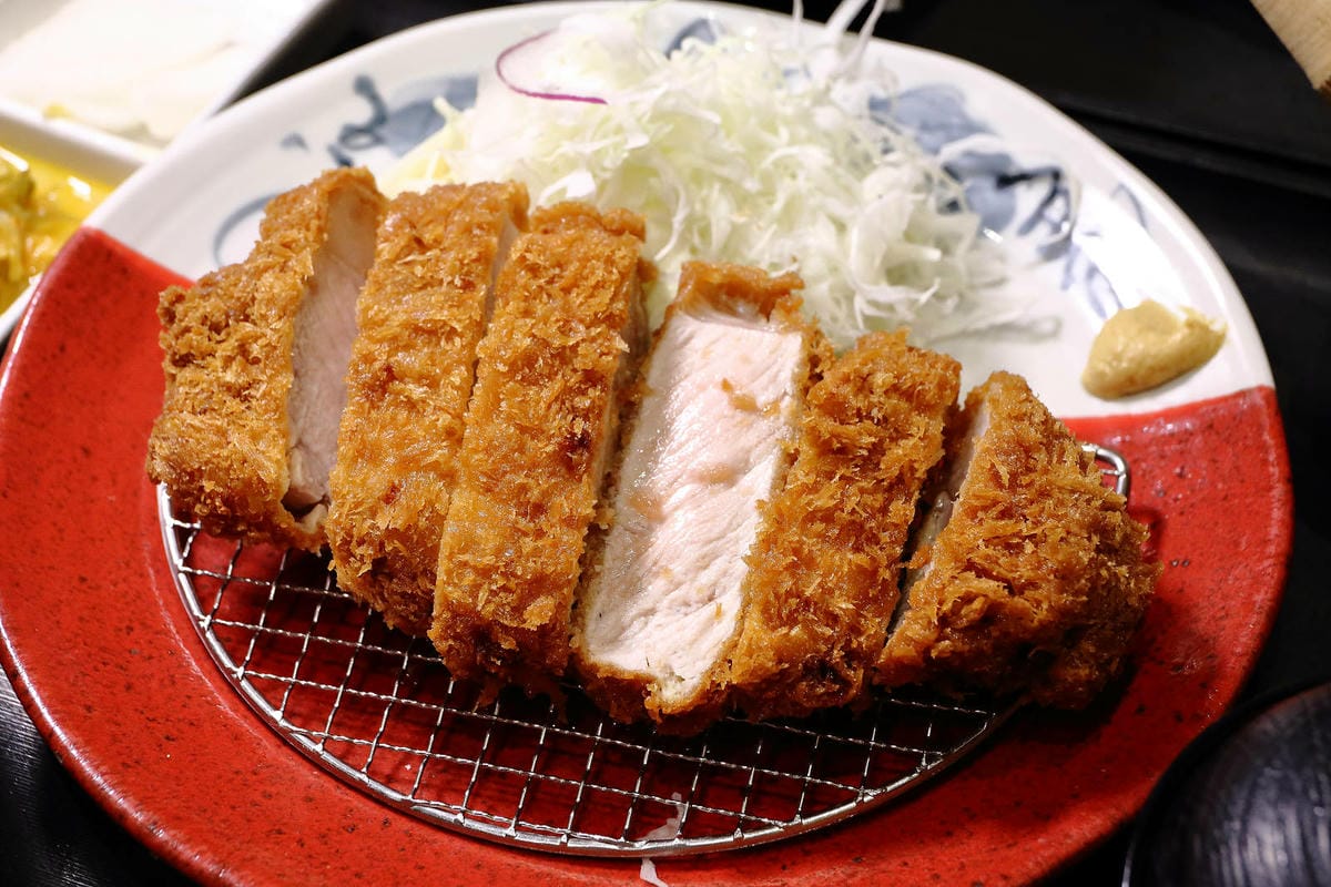 銀座杏子日式豬排，網友票選人氣第一名日式豬排！軟殼蝦與極厚炸