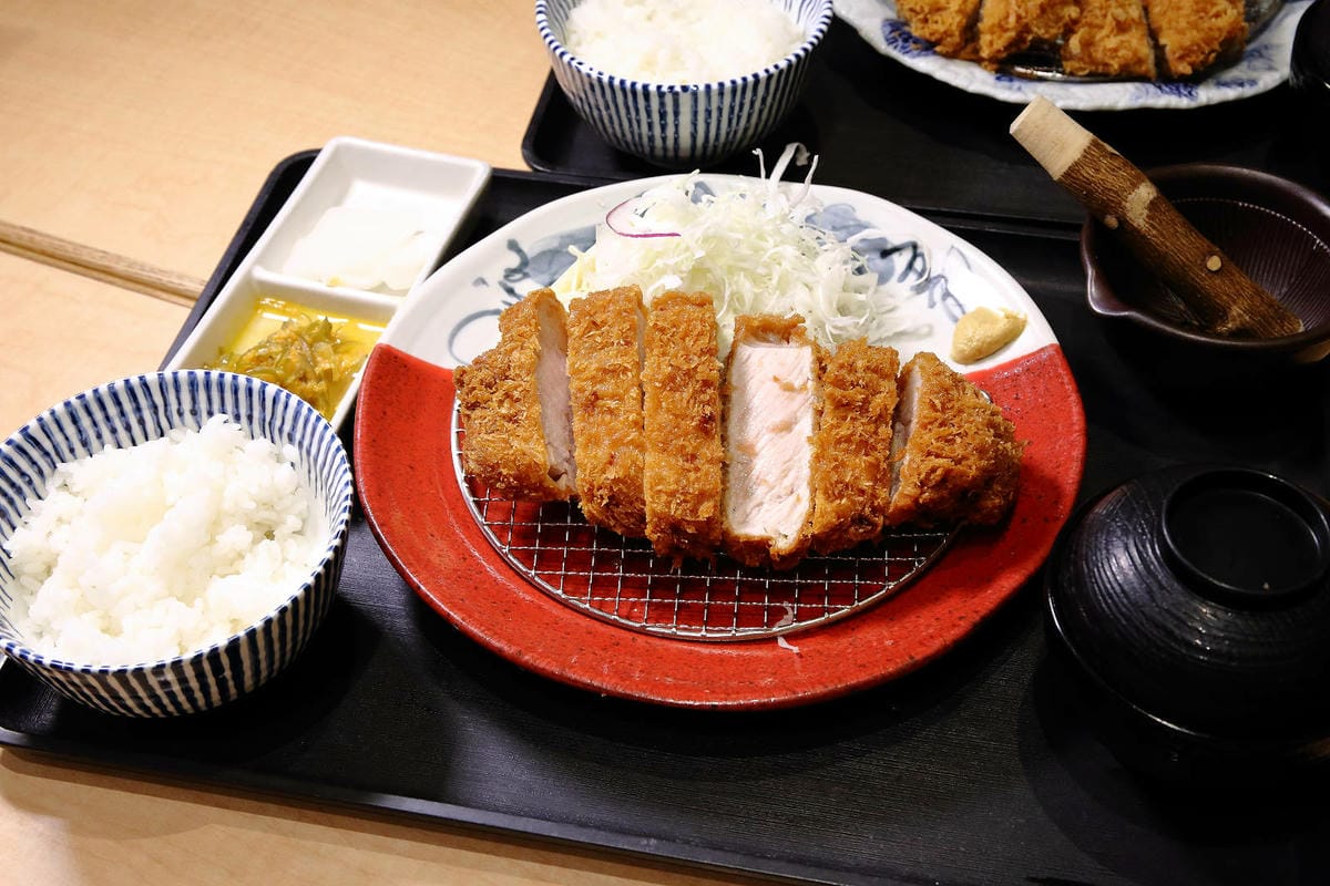 銀座杏子日式豬排，網友票選人氣第一名日式豬排！軟殼蝦與極厚炸