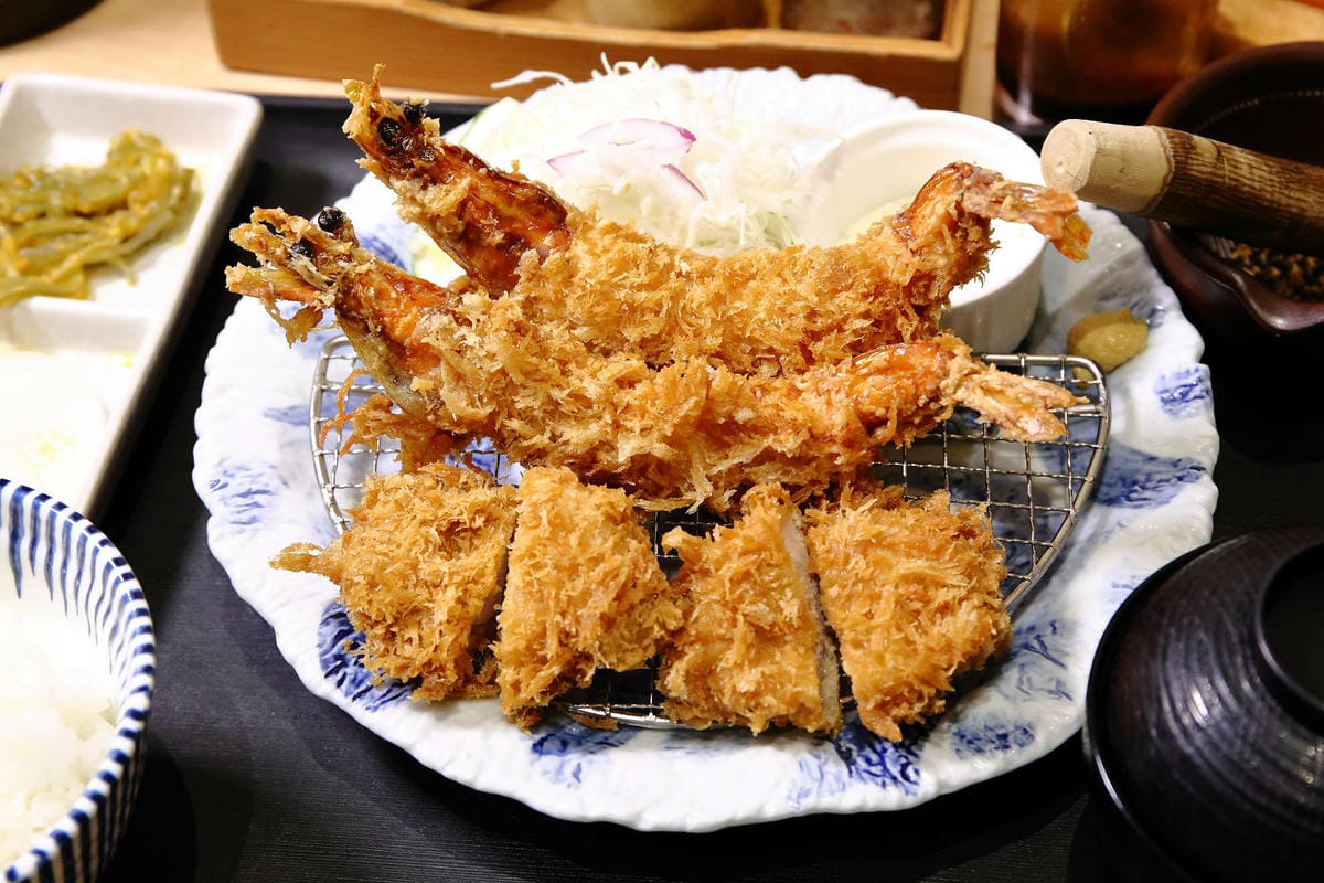 銀座杏子日式豬排，網友票選人氣第一名日式豬排！軟殼蝦與極厚炸