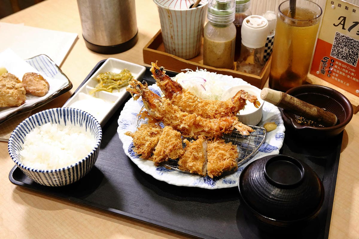 銀座杏子日式豬排，網友票選人氣第一名日式豬排！軟殼蝦與極厚炸