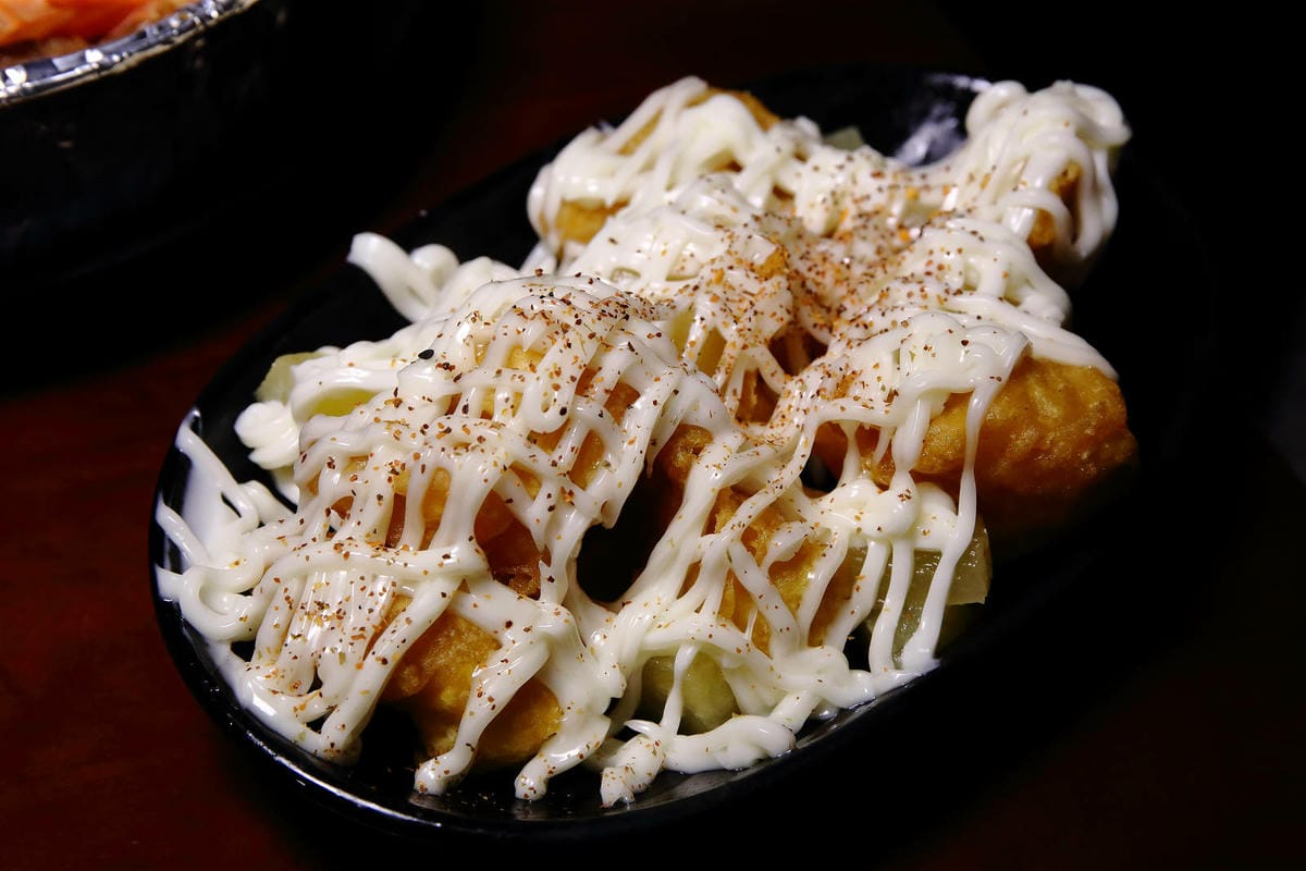 隱藏在士林夜市的美食餐廳，雞老闆桶仔雞(士林夜市店)，烤雞/