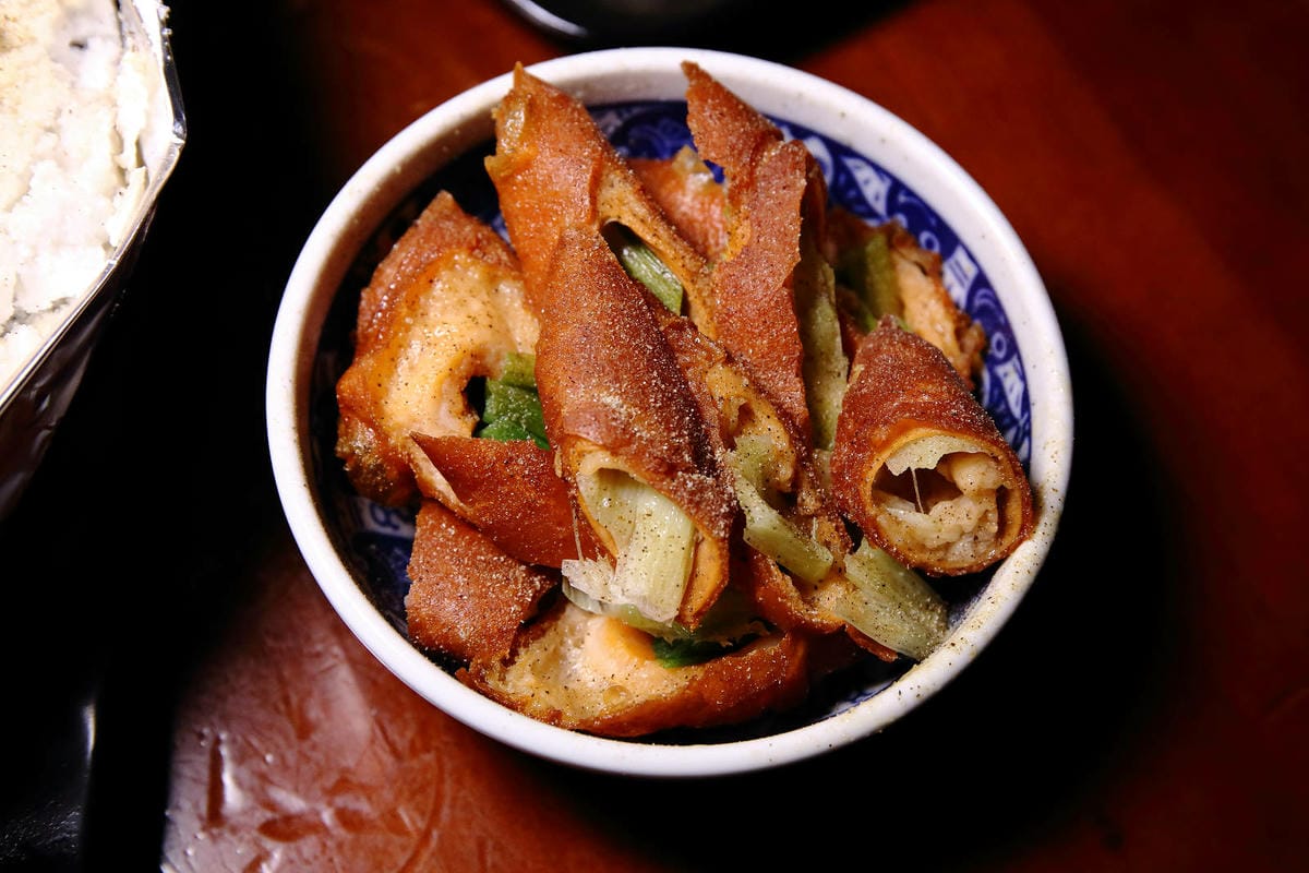 隱藏在士林夜市的美食餐廳，雞老闆桶仔雞(士林夜市店)，烤雞/