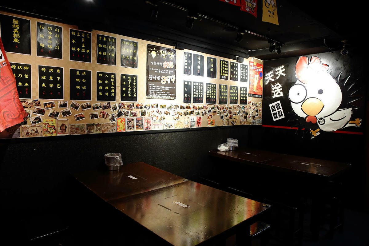 隱藏在士林夜市的美食餐廳，雞老闆桶仔雞(士林夜市店)，烤雞/