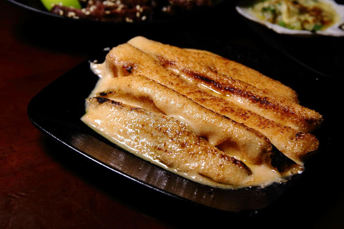 隱藏在士林夜市的美食餐廳，雞老闆桶仔雞(士林夜市店)，烤雞/