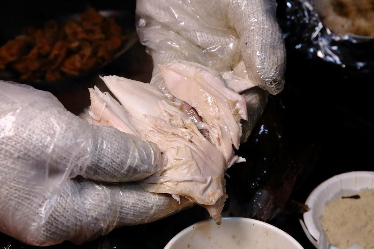 隱藏在士林夜市的美食餐廳，雞老闆桶仔雞(士林夜市店)，烤雞/