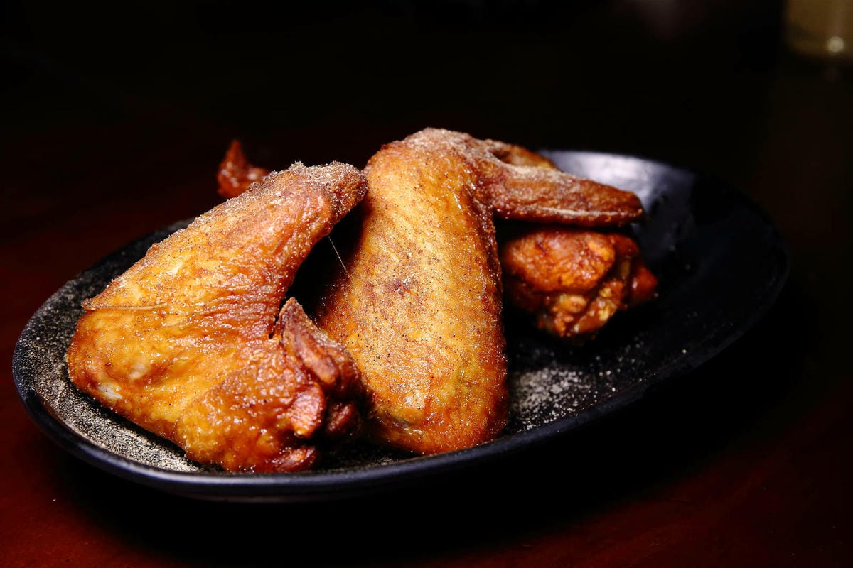 隱藏在士林夜市的美食餐廳，雞老闆桶仔雞(士林夜市店)，烤雞/