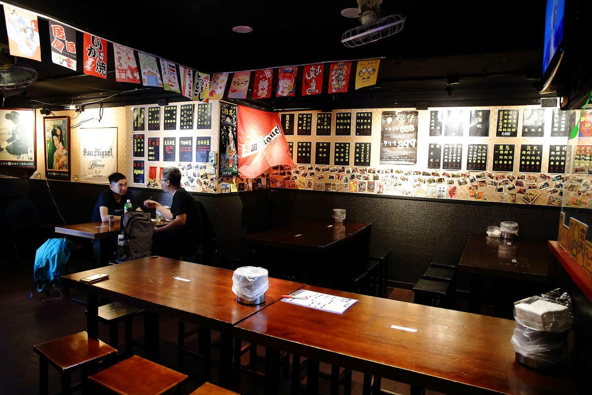 隱藏在士林夜市的美食餐廳，雞老闆桶仔雞(士林夜市店)，烤雞/