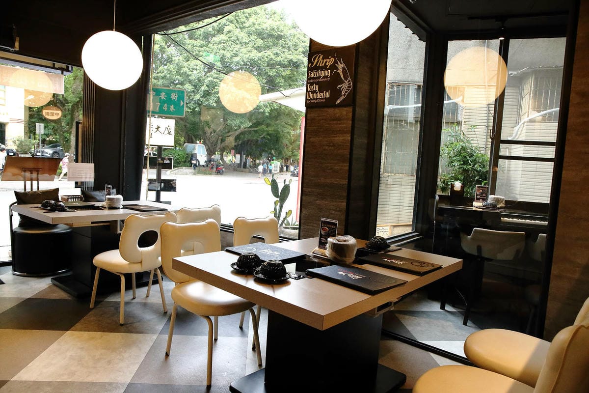 全台最強肉品火鍋!大魔大滿足鍋物中和店,四號公園超人氣高質感 全台最強肉品火鍋!大魔大滿足鍋物中和店,四號公園超人氣高質感