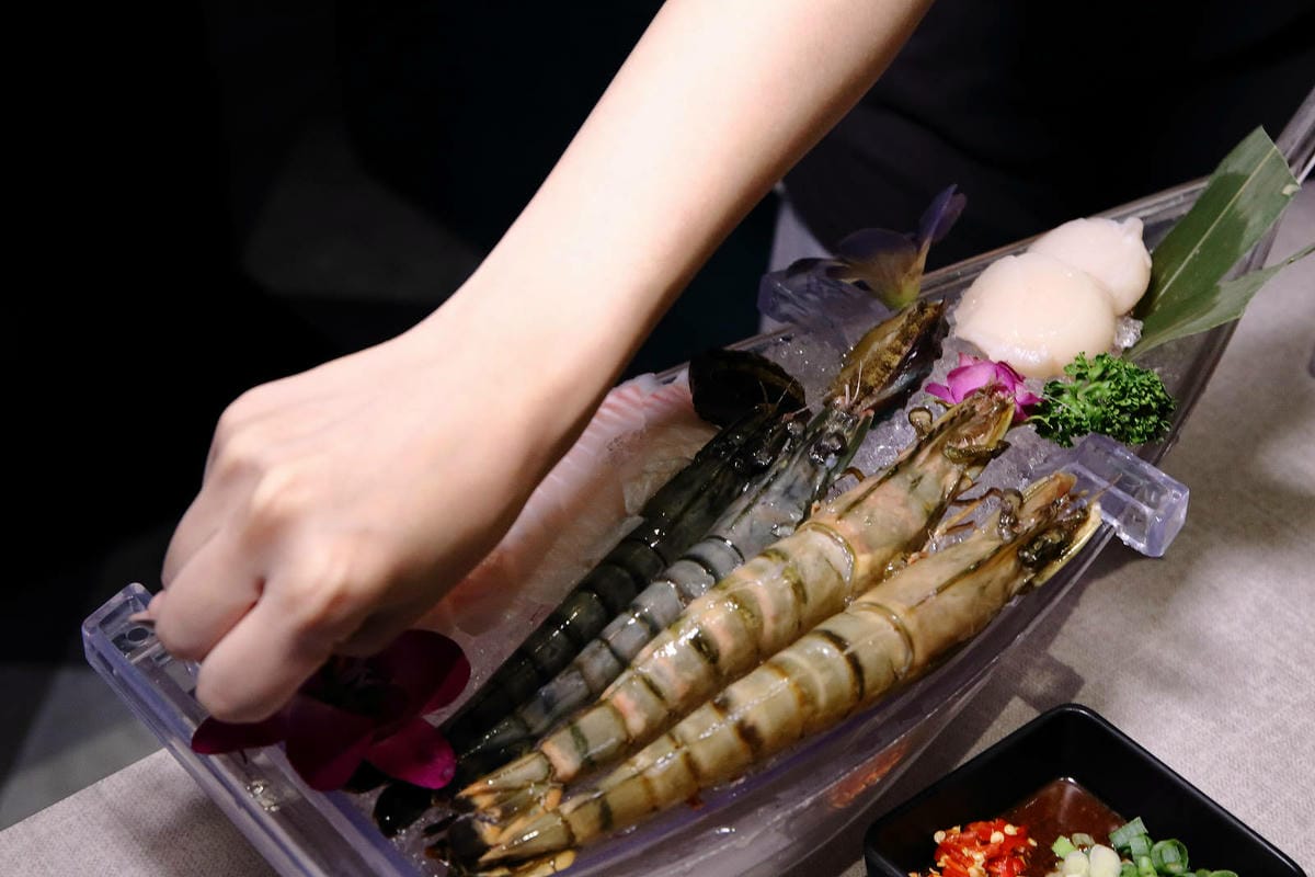 全台最強肉品火鍋!大魔大滿足鍋物中和店,四號公園超人氣高質感 全台最強肉品火鍋!大魔大滿足鍋物中和店,四號公園超人氣高質感