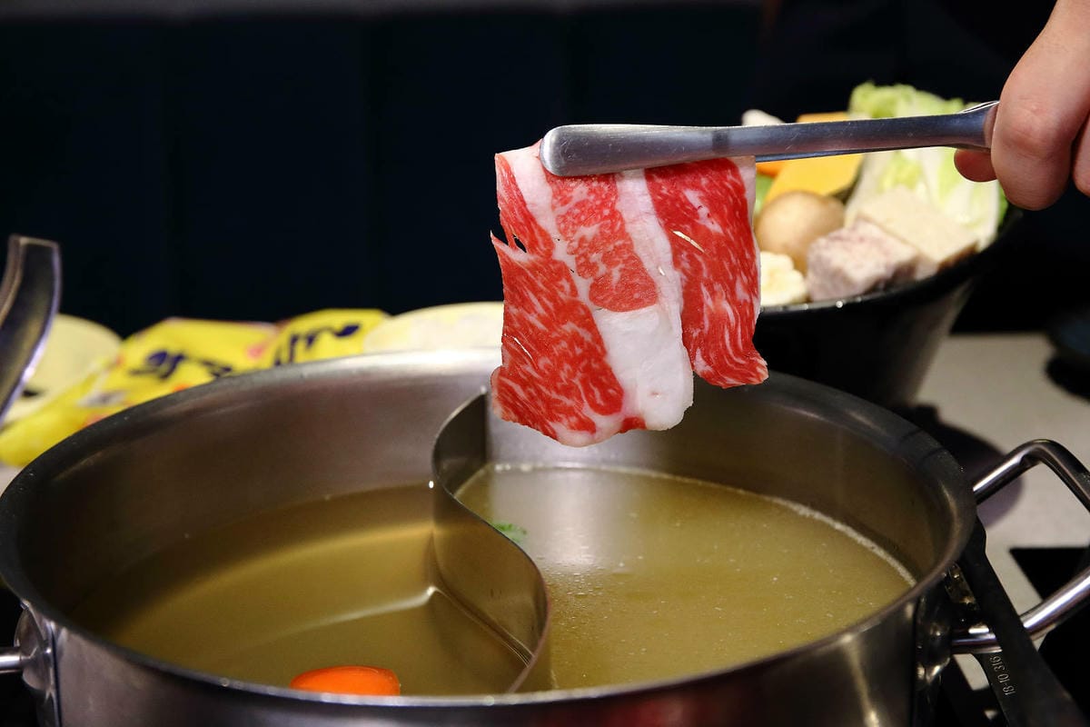 全台最強肉品火鍋!大魔大滿足鍋物中和店,四號公園超人氣高質感 全台最強肉品火鍋!大魔大滿足鍋物中和店,四號公園超人氣高質感