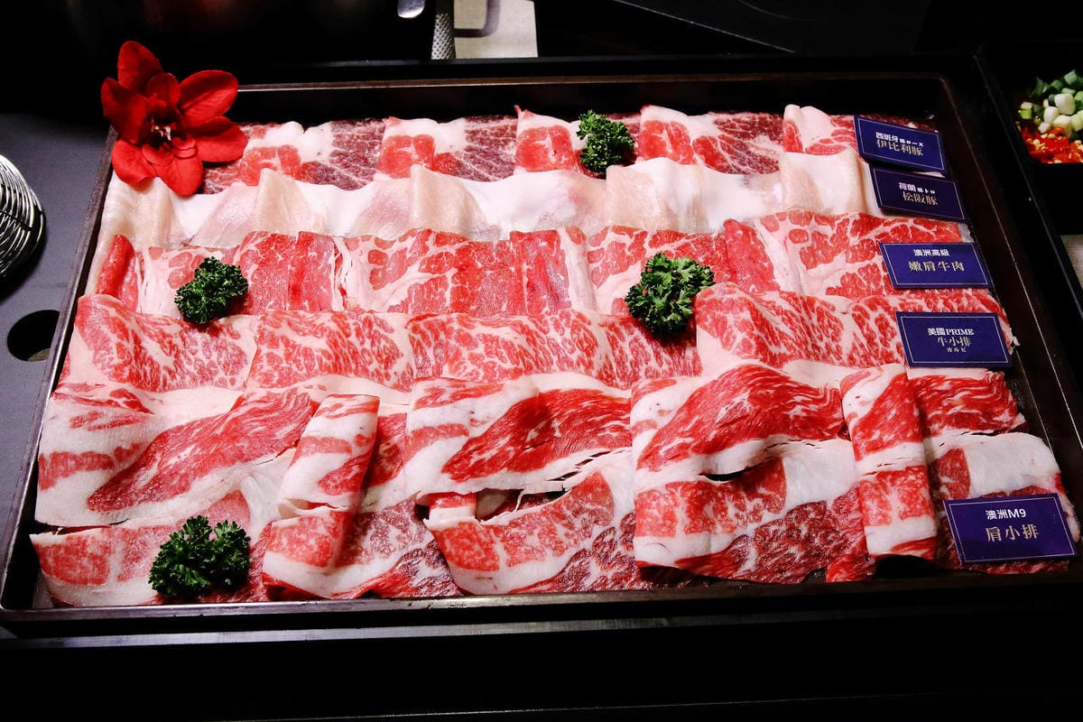 全台最強肉品火鍋!大魔大滿足鍋物中和店,四號公園超人氣高質感 全台最強肉品火鍋!大魔大滿足鍋物中和店,四號公園超人氣高質感