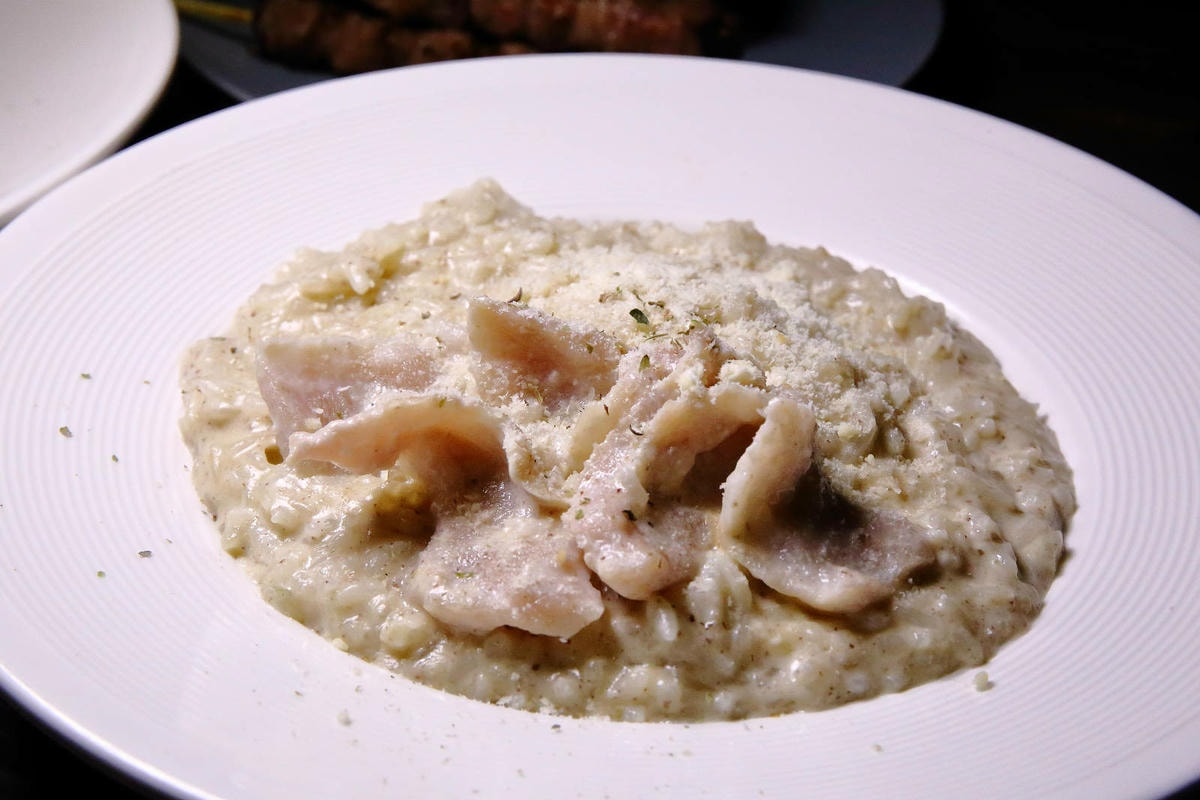 北車餐酒館推薦-Dobar北車店,有網紅歌手駐唱的沙發酒吧,