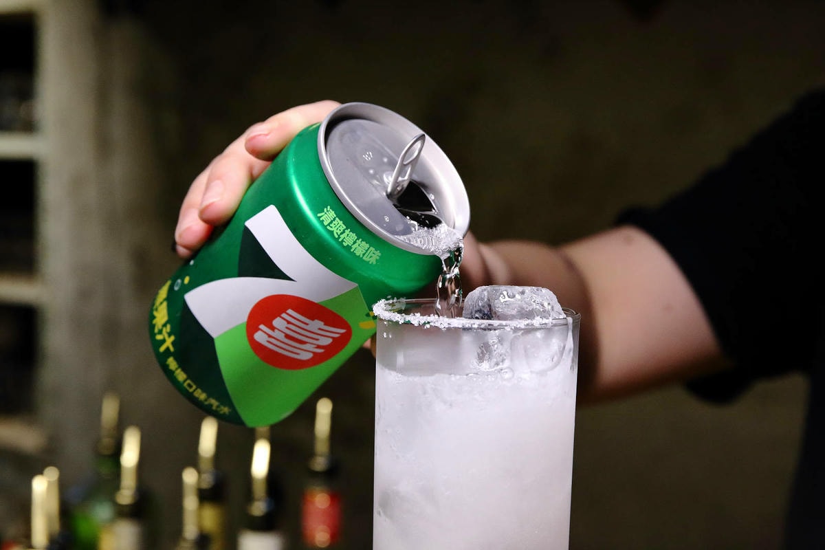 北車餐酒館推薦-Dobar北車店,有網紅歌手駐唱的沙發酒吧,