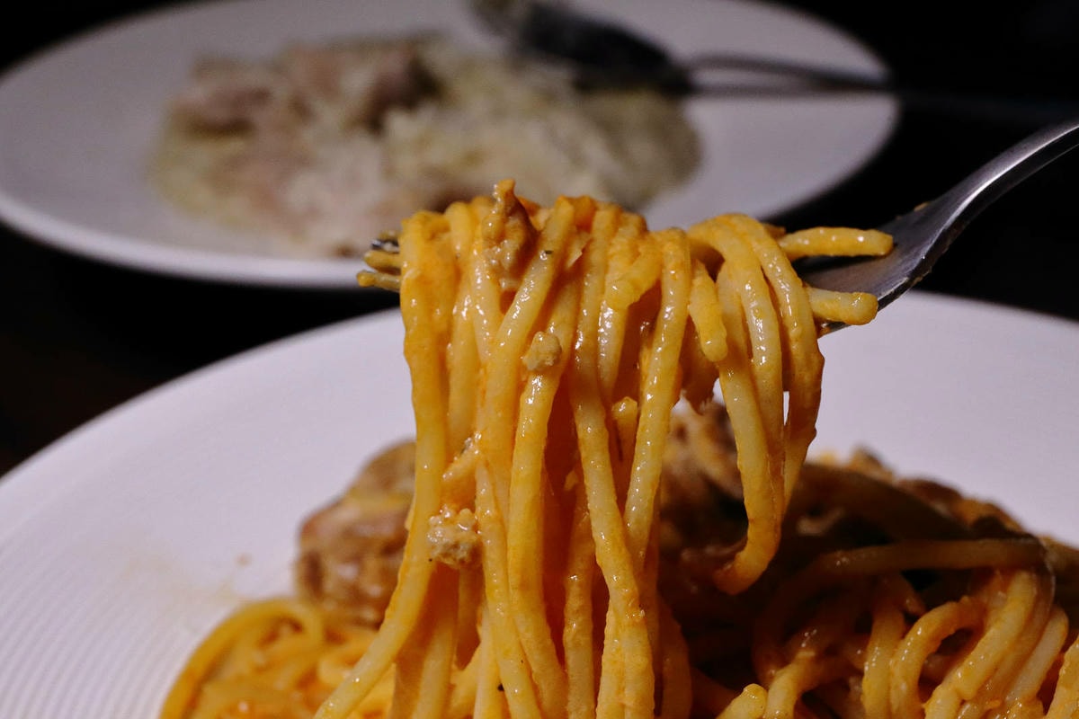 北車餐酒館推薦-Dobar北車店,有網紅歌手駐唱的沙發酒吧,