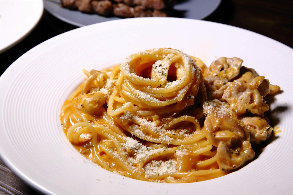 北車餐酒館推薦-Dobar北車店,有網紅歌手駐唱的沙發酒吧,