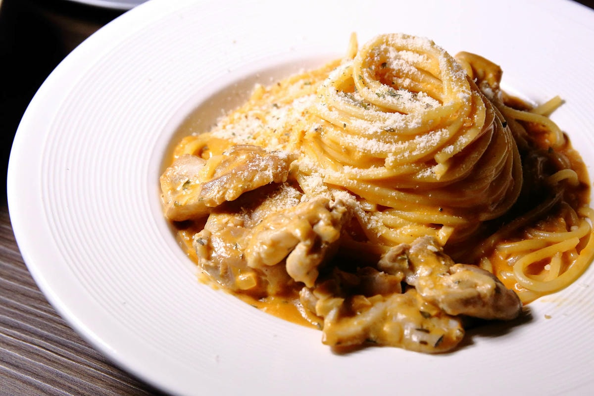 北車餐酒館推薦-Dobar北車店,有網紅歌手駐唱的沙發酒吧,