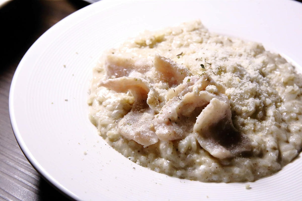 北車餐酒館推薦-Dobar北車店,有網紅歌手駐唱的沙發酒吧,