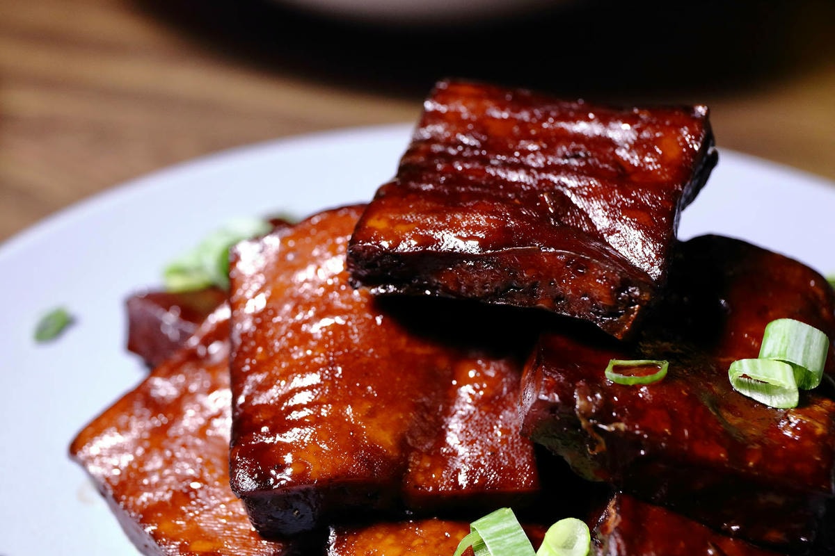 北車餐酒館推薦-Dobar北車店,有網紅歌手駐唱的沙發酒吧,