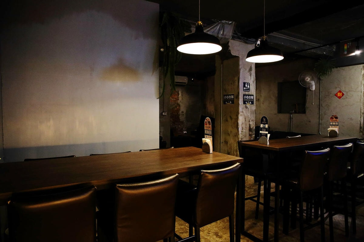 北車餐酒館推薦-Dobar北車店,有網紅歌手駐唱的沙發酒吧,