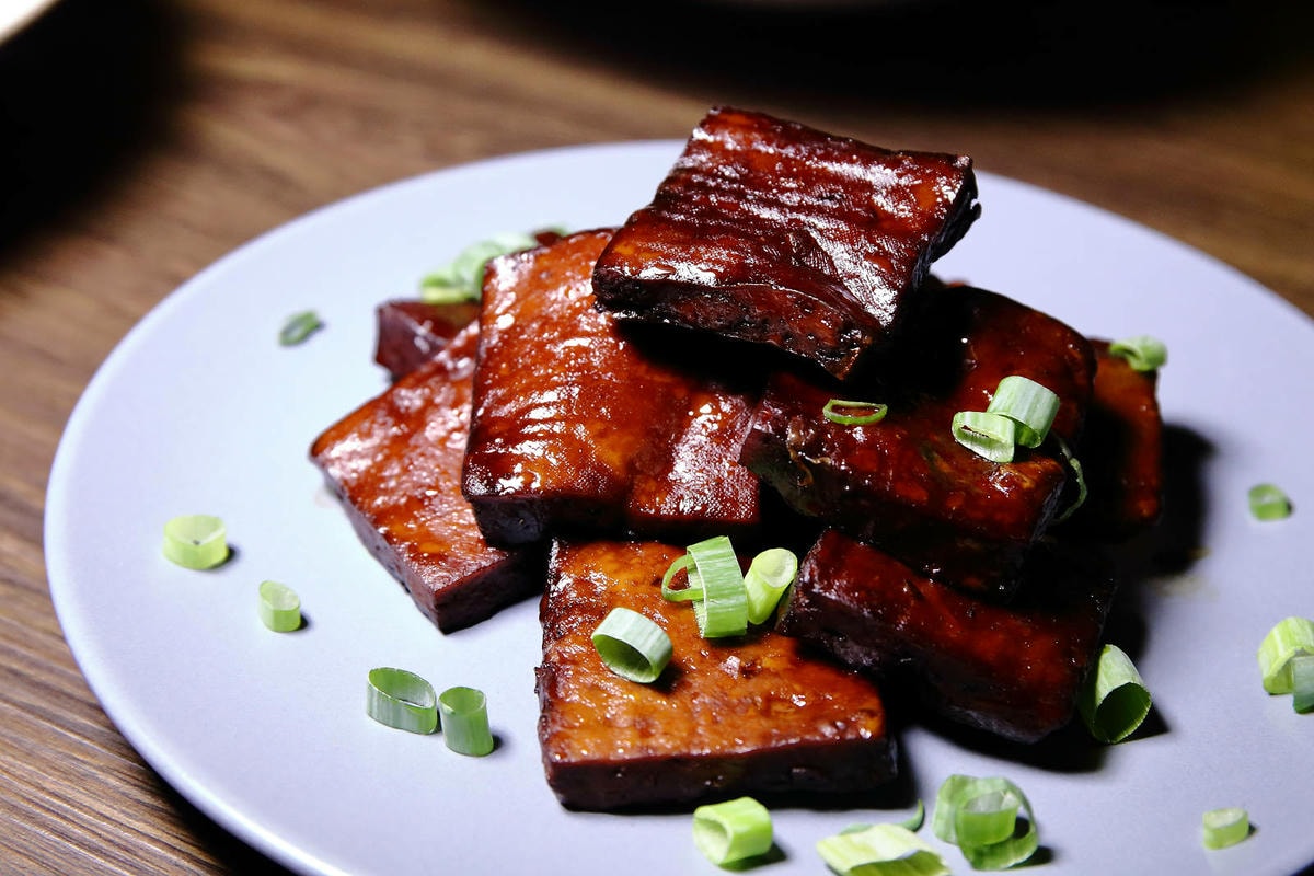 北車餐酒館推薦-Dobar北車店,有網紅歌手駐唱的沙發酒吧,