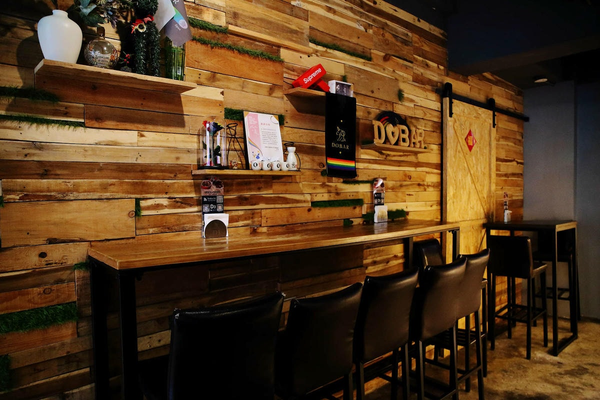 北車餐酒館推薦-Dobar北車店,有網紅歌手駐唱的沙發酒吧,